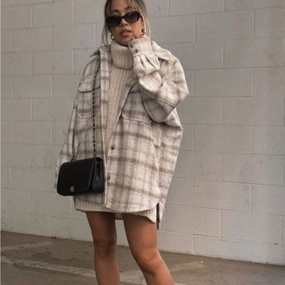 BNWT SZ S Stradivarius Beige and Gray Plaid Jacket